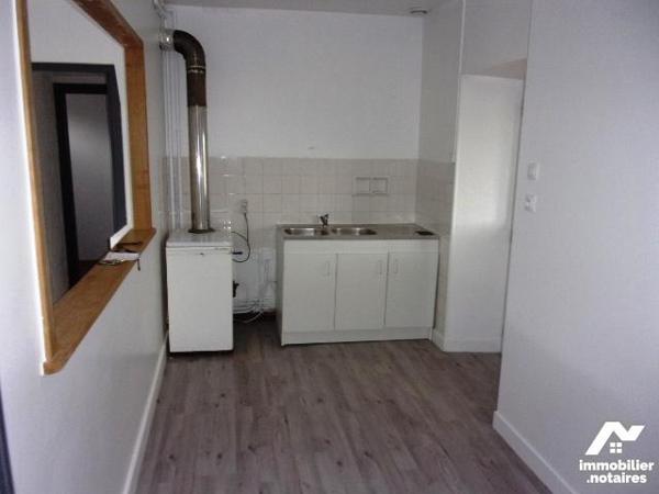 Maison en pierres d'environ 70 m² habitable sur 300 m² de terrain