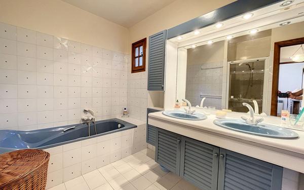 Maison à vendre    4 pièces • 93,49 m2 Berre-les-Alpes