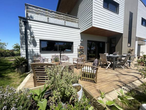 MAISON D’ARCHITECTE OSSATURE BOIS, 165M² SUR UNE PARCELLE DE +/- 1 400 M²