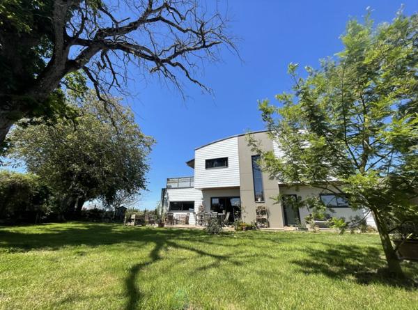 MAISON D’ARCHITECTE OSSATURE BOIS, 165M² SUR UNE PARCELLE DE +/- 1 400 M²