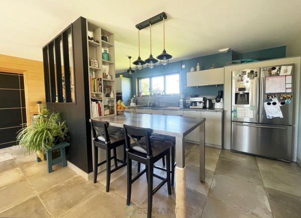 MAISON D’ARCHITECTE OSSATURE BOIS, 165M² SUR UNE PARCELLE DE +/- 1 400 M²