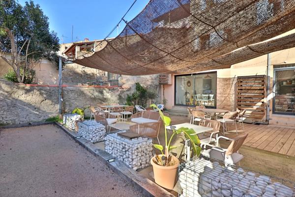 Fonds de commerce de restauration - Cours intérieure - Emplacement N°1