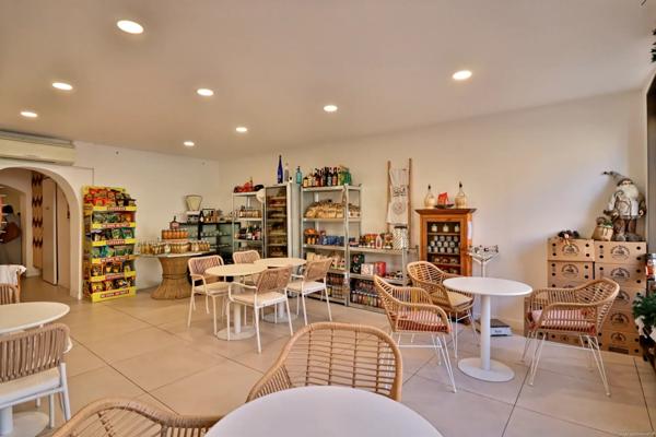 Fonds de commerce de restauration - Cours intérieure - Emplacement N°1