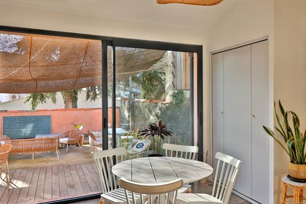 Fonds de commerce de restauration - Cours intérieure - Emplacement N°1