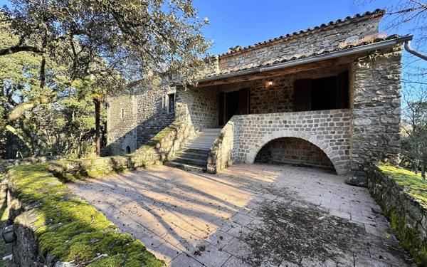 Maison à vendre    5 pièces •  Laurac-en-Vivarais