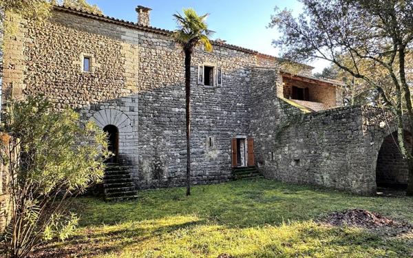 Maison à vendre    5 pièces •  Laurac-en-Vivarais