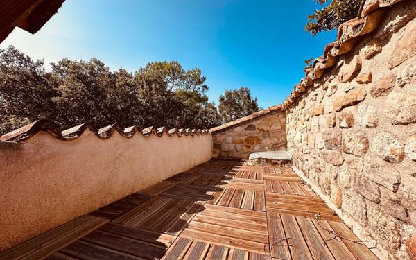 Maison à vendre    5 pièces •  Laurac-en-Vivarais