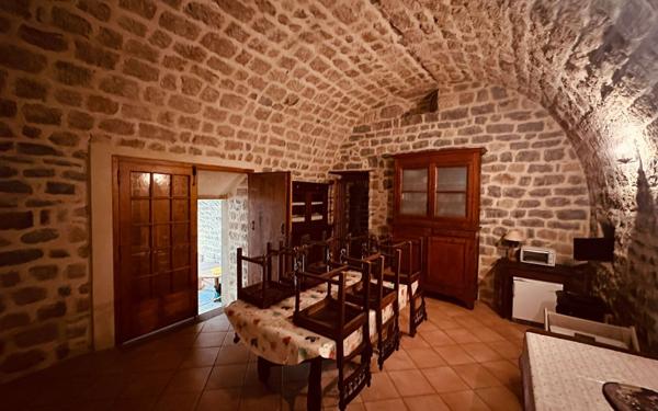 Maison à vendre    5 pièces •  Laurac-en-Vivarais