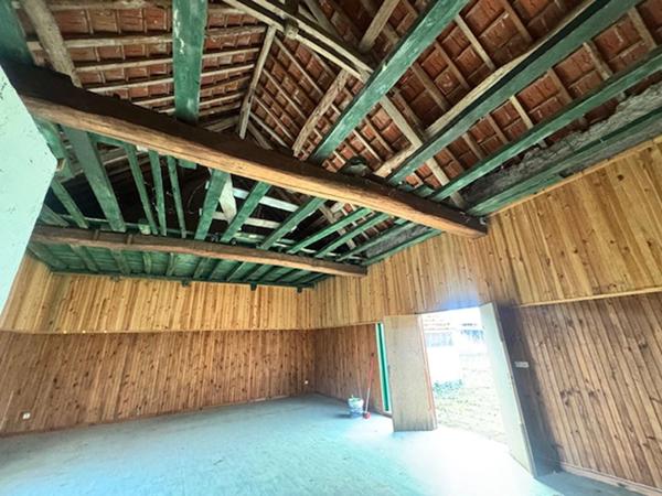 Grange - 1 pièce - 75 m²