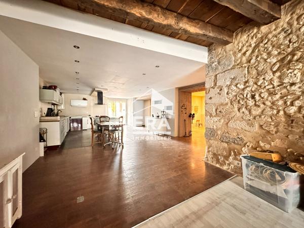 A VENDRE MAISON DE BOURG DE 270M² AVEC TERRAIN A FINIR DE RESTAURER.
