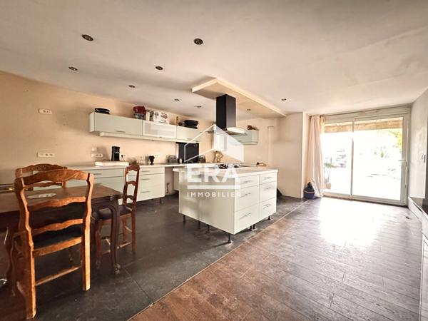 A VENDRE MAISON DE BOURG DE 270M² AVEC TERRAIN A FINIR DE RESTAURER.