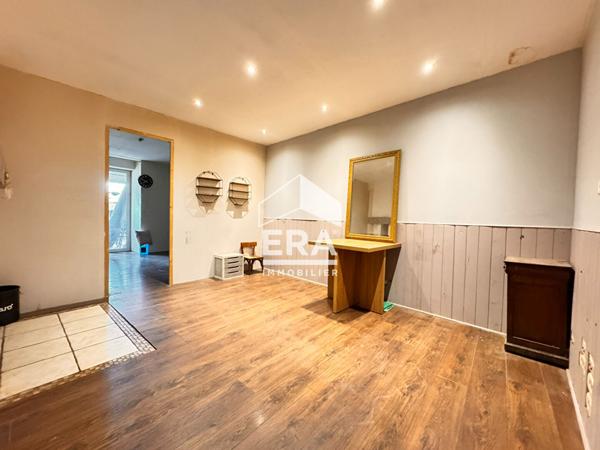 A VENDRE MAISON DE BOURG DE 270M² AVEC TERRAIN A FINIR DE RESTAURER.