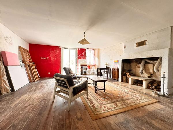 A VENDRE MAISON DE BOURG DE 270M² AVEC TERRAIN A FINIR DE RESTAURER.