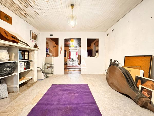 A VENDRE MAISON DE BOURG DE 270M² AVEC TERRAIN A FINIR DE RESTAURER.