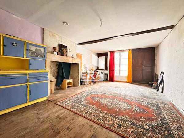 A VENDRE MAISON DE BOURG DE 270M² AVEC TERRAIN A FINIR DE RESTAURER.