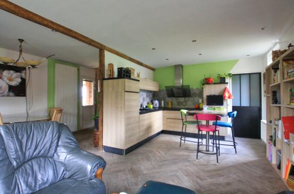 Maison atypique avec dépendances et un terrain de 1,6 hectares