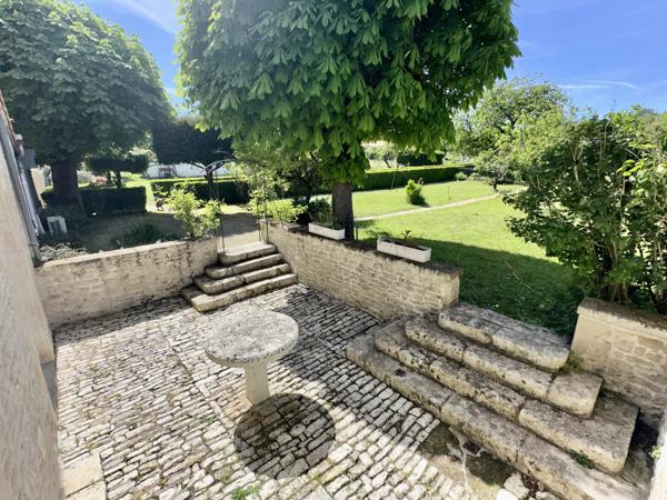 Logis du XVIe siècle rénové et proche de Ruffec