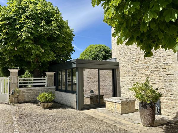 Logis du XVIe siècle rénové et proche de Ruffec