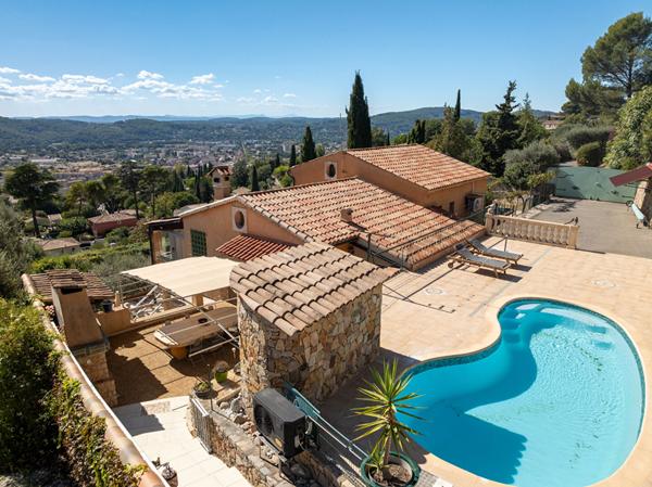 A VENDRE à DRAGUIGNAN - Propriété de 185m² avec dépendances et PISCINE