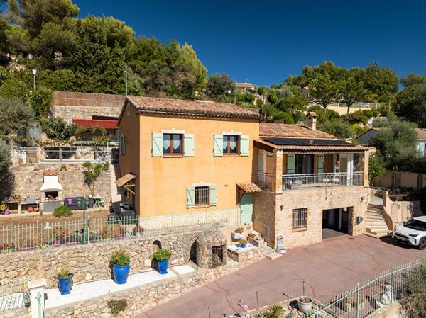 A VENDRE à DRAGUIGNAN - Propriété de 185m² avec dépendances et PISCINE