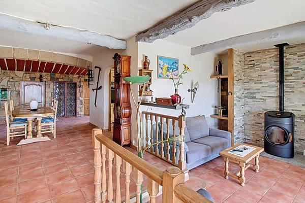 A VENDRE à DRAGUIGNAN - Propriété de 185m² avec dépendances et PISCINE