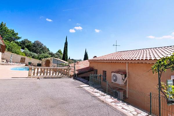 A VENDRE à DRAGUIGNAN - Propriété de 185m² avec dépendances et PISCINE
