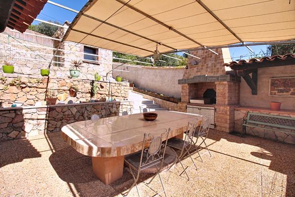 A VENDRE à DRAGUIGNAN - Propriété de 185m² avec dépendances et PISCINE