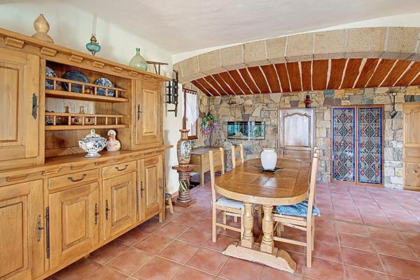 A VENDRE à DRAGUIGNAN - Propriété de 185m² avec dépendances et PISCINE