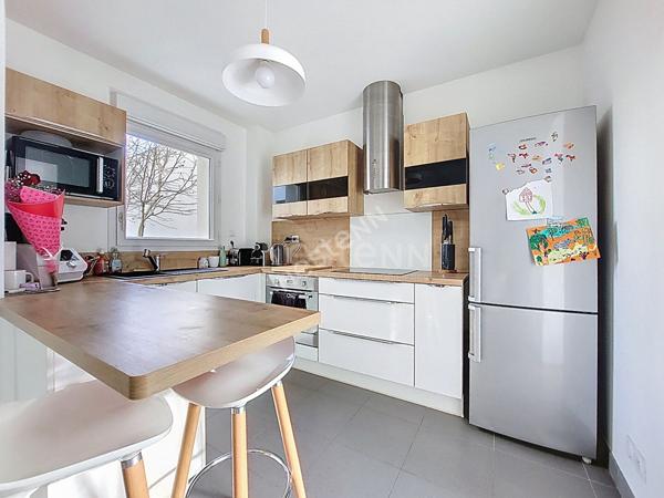 Nantes Nord - Cimetière Parc : En vente ! Maison lumineuse, 3 chambres, jardin. Etat impeccable ! Proche toutes commodités.