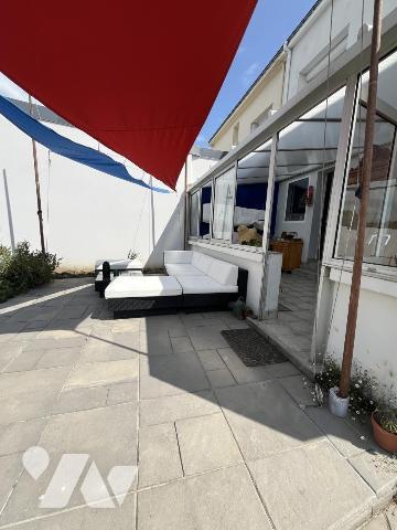 Maison de ville proche embarcadère 3 chambres + grenier aménageable. Jardin avec terrasse.