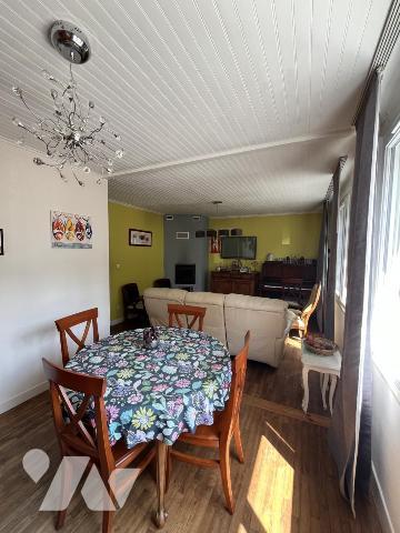 Maison de ville proche embarcadère 3 chambres + grenier aménageable. Jardin avec terrasse.