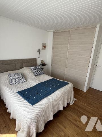 Maison de ville proche embarcadère 3 chambres + grenier aménageable. Jardin avec terrasse.