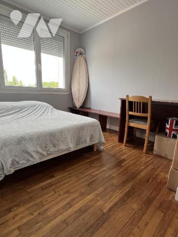 Maison de ville proche embarcadère 3 chambres + grenier aménageable. Jardin avec terrasse.