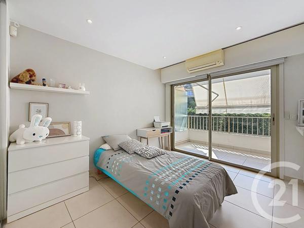 Appartement F3 à vendre  3 pièces - 75,76 m 2   VALLAURIS  - 06