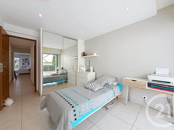 Appartement F3 à vendre  3 pièces - 75,76 m 2   VALLAURIS  - 06