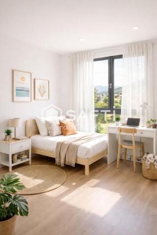 Belle maison contemporaine à l'entrée du village.