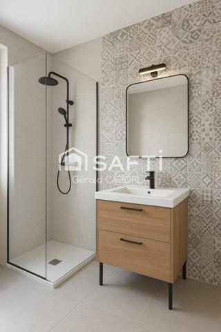 Belle maison contemporaine à l'entrée du village.