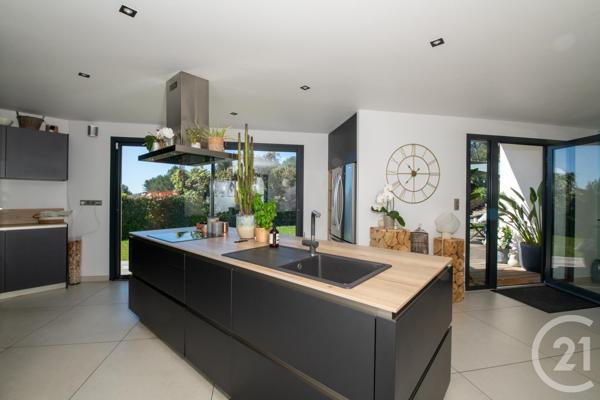 Maison à vendre  6 pièces - 190,03 m2 LA FARLEDE - 83