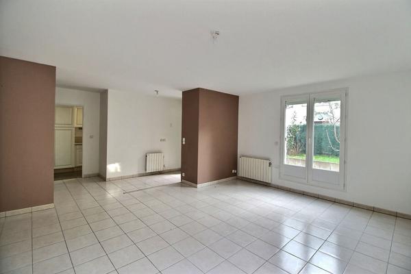 Maison Massy en copropriété 100 m² avec cave et deux parkings couverts