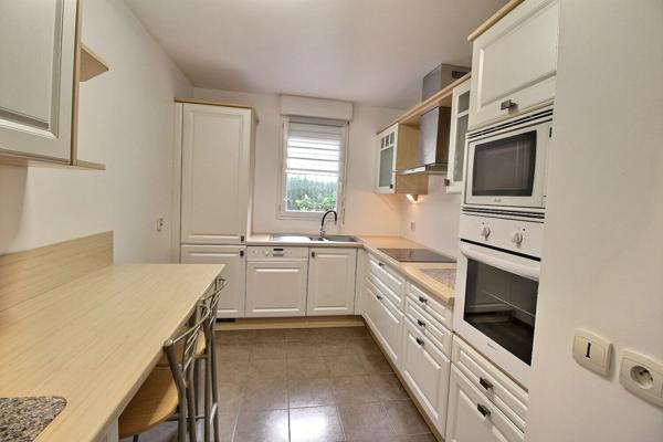 Maison Massy en copropriété 100 m² avec cave et deux parkings couverts