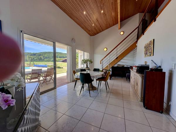 Maison d’architecte d'environ 157m² avec piscine et vue dégagée sur la campagne – Villeneuve-sur-Lot