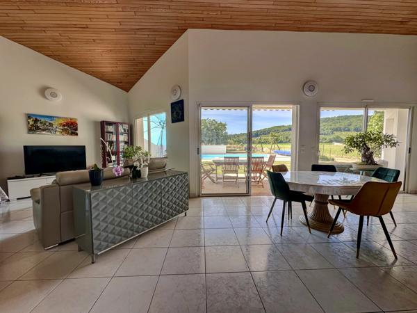 Maison d’architecte d'environ 157m² avec piscine et vue dégagée sur la campagne – Villeneuve-sur-Lot