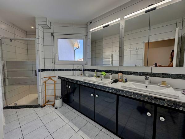 Maison d’architecte d'environ 157m² avec piscine et vue dégagée sur la campagne – Villeneuve-sur-Lot