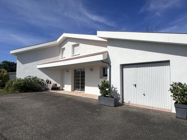 Maison d’architecte d'environ 157m² avec piscine et vue dégagée sur la campagne – Villeneuve-sur-Lot