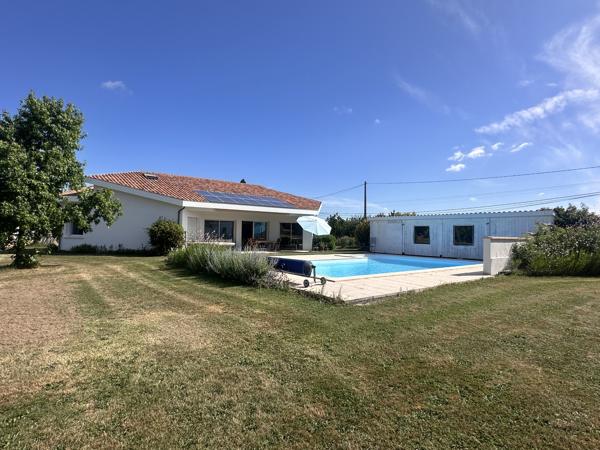 Maison d’architecte d'environ 157m² avec piscine et vue dégagée sur la campagne – Villeneuve-sur-Lot