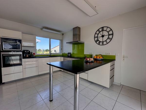 Maison d’architecte d'environ 157m² avec piscine et vue dégagée sur la campagne – Villeneuve-sur-Lot