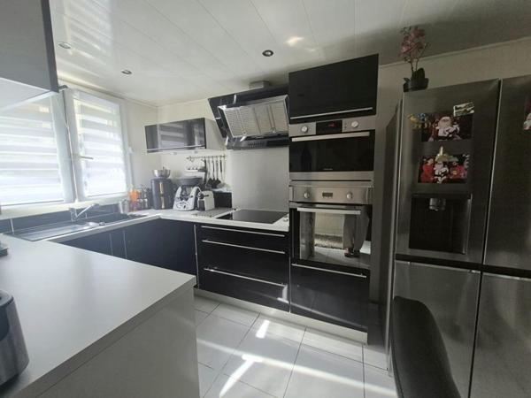 Maison  4 pièce(s) 80 m2, piscine et jardin