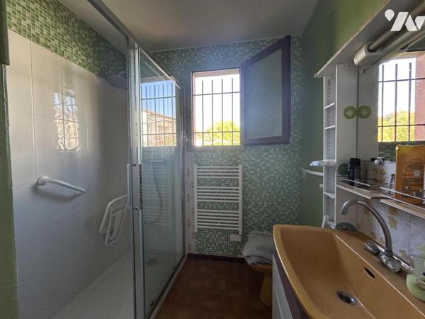 Montélimar, maison des années 80 , 90.87m2 hab, parcelle de 632m2.