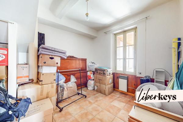 Manosque centre – Propriété de 220 m² à revaloriser sur grand terrain clos