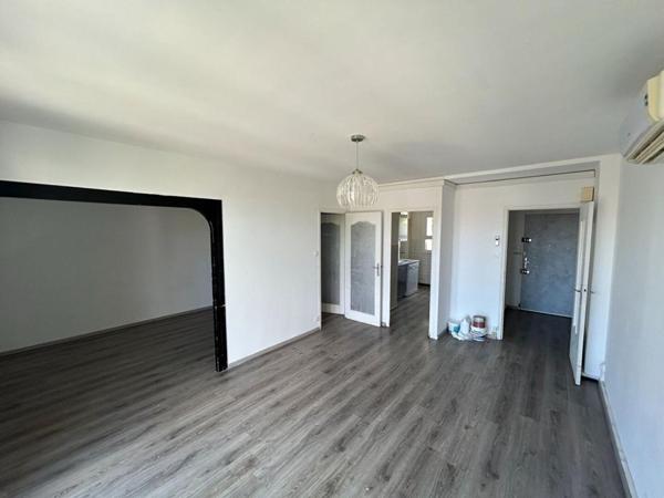 À vendre T4 lumineux au dernier étage, proche centre-ville et commerces